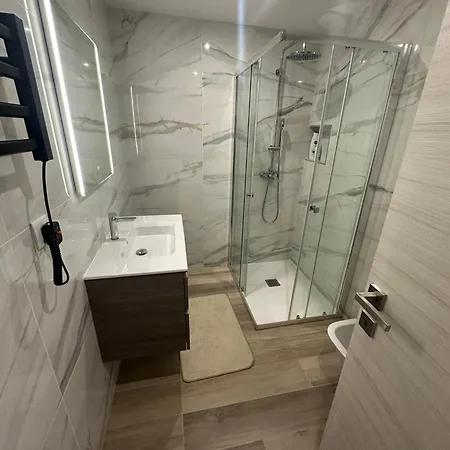 Com 2 Quartos E Piscina Em Apartament
